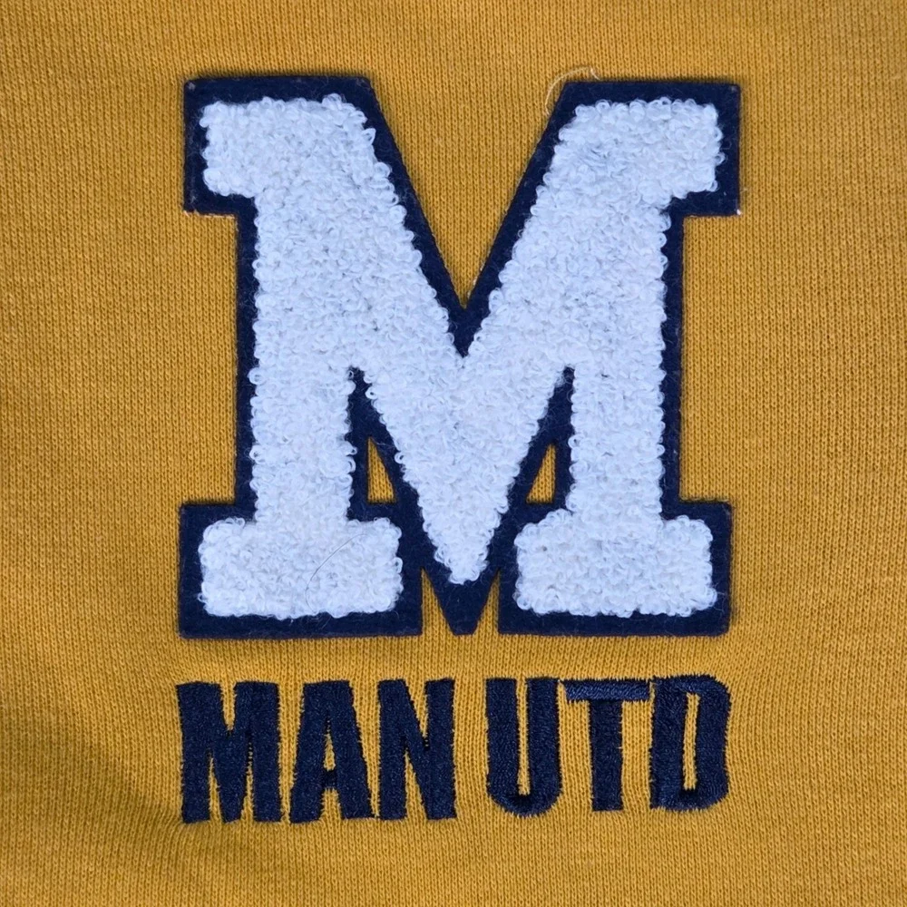 Manchester United Official Merchandise super fast